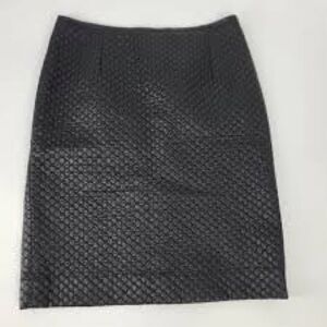 Carlisle Size 6 Black Quilted Skirt